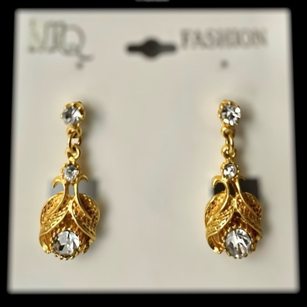 NWOT KMQ Fashion Vintage 80’s Gold Tone White Rhinestone Pierced Drop Earrings